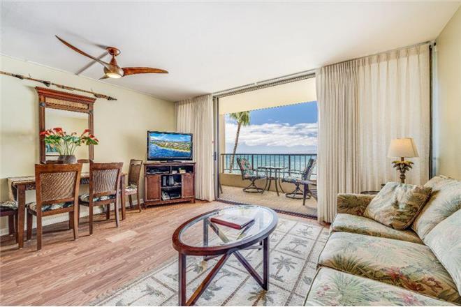 Kihei condo rental: Sugar Beach - 1BR Condo Beach Front #418