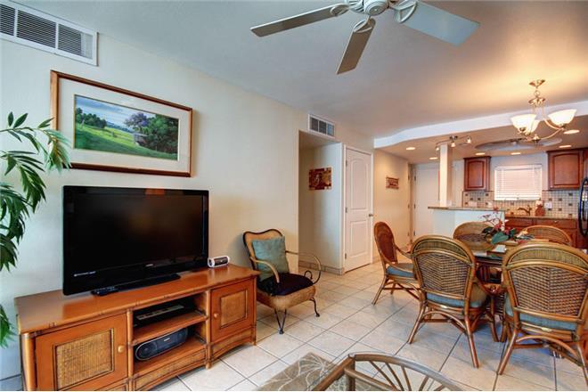 Kihei condo rental: Kihei Beach - 2BR Condo Beach Front #402