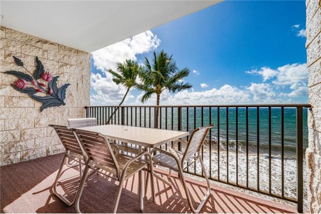 Kihei condo rental: Kihei Beach - 2BR Condo Beach Front #409