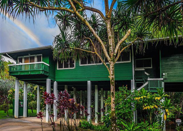 Wainiha vacation rental: Kauai Tree House - 3BR Home River View