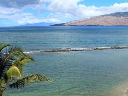 Kihei condo rental: Menehune Shores - 3BR Condo Ocean Front #510