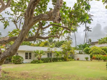 Kailua vacation rental: Kaapuni Kainani- Steps away from beach