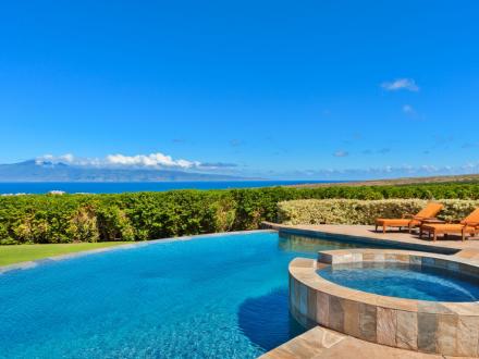 Lahaina vacation rental: Rainbow Hale Estate - 3BR Home plus Den