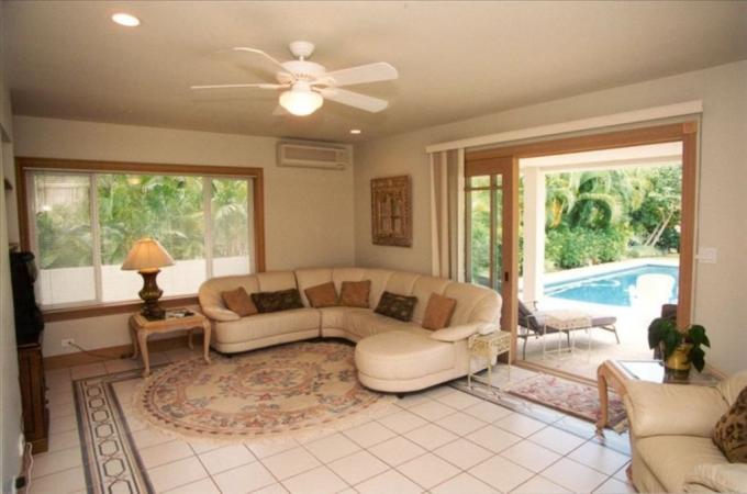 Kahala vacation rental: Kahala Estate Cottage - 2BR Home