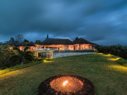 Secret Cove - 4BR Luxury Home with Private Infinity Pool and Spa