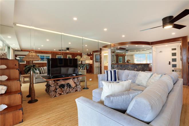 Royal Mauian - 3BR Condo Ocean Front #302