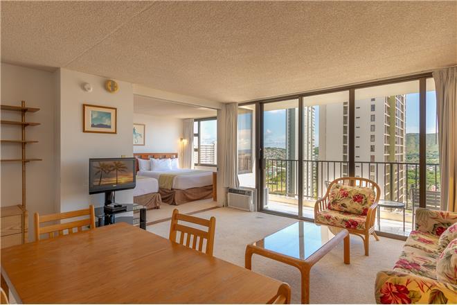 Honolulu condo rental: Waikiki Banyan Tower 1 - 1BR Condo Mountain View #2305