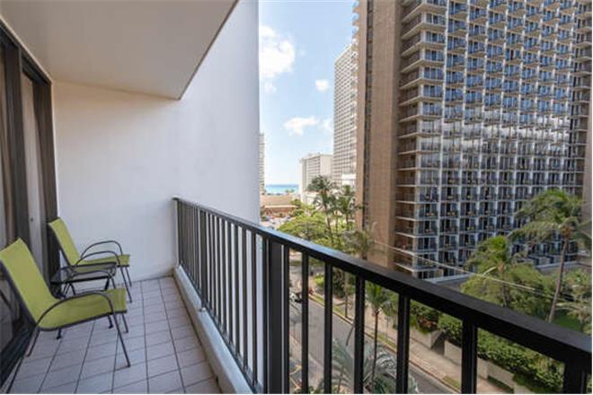 Honolulu condo rental: Waikiki Banyan Tower 1 - 1BR Condo #802