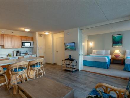 Waikiki condo rental: Waikiki Banyan Tower 2 - 1BR Condo City View #2208