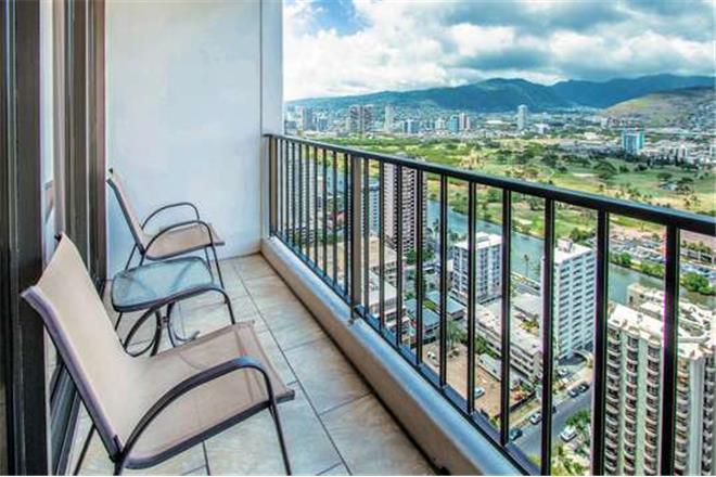 Waikiki Banyan Tower 2 - 1BR Condo Mountain View #3711