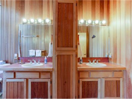 Sunriver condo rental: 22 Rogue - 4BR Home + Private Hot Tub