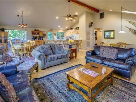 Sunriver condo rental: 23 Quelah - 6BR Home + Private Hot Tub