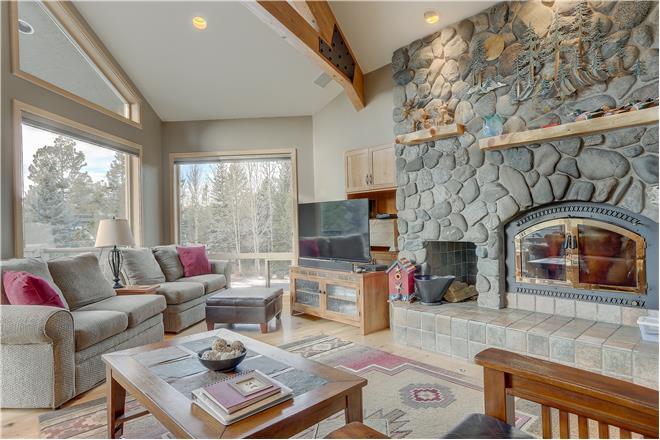 Sunriver vacation rental: 3 Mulligan - 4BR Home + Private Hot Tub