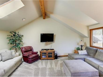 Sunriver vacation rental: 3 Spyglass - 4BR Home + Private Hot Tub