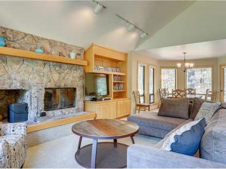 Sunriver vacation rental: 3 Tumalo - 4BR Home + Private Hot Tub