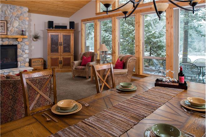 Sunriver vacation rental: 5 Vine Maple - 6BR Home + Private Hot Tub