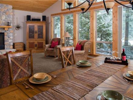 Sunriver vacation rental: 5 Vine Maple - 6BR Home + Private Hot Tub