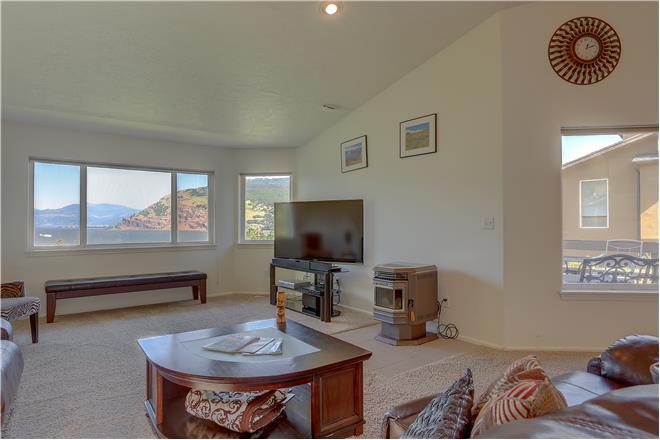 Mosier vacation rental: Amber Sunset - 3BR Home
