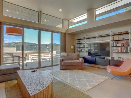 Hood River vacation rental: Casa Del Stoke - 3BR Home + Private Hot Tub