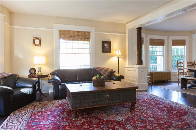 Hood River vacation rental: Cascade Chic - 3BR Home