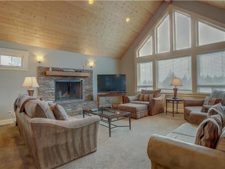 Five Peaks - 5BR Home + Private Hot Tub