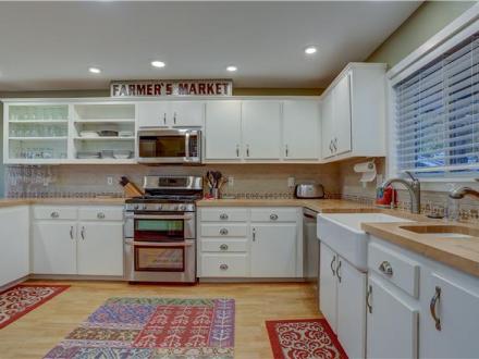 White Salmon vacation rental: Northern Lights - 3BR Home + Private Hot Tub