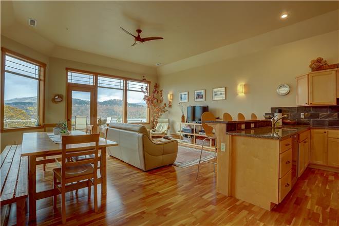 Hood River vacation rental: Three Rivers - 3BR Home