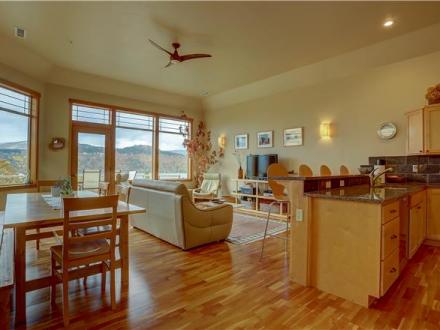 Hood River vacation rental: Three Rivers - 3BR Home