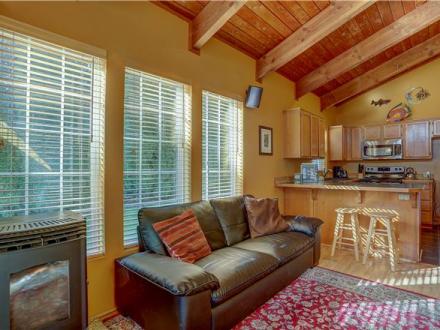 White Salmon vacation rental: Waveseeker - 1BR Home