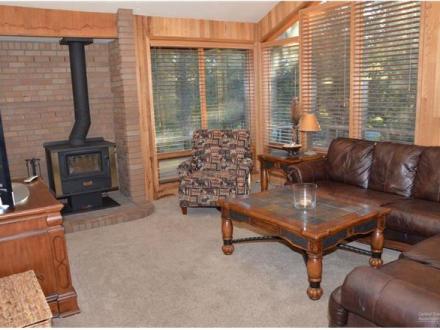 16 Yellow Pine - 3BR Home + Private Hot Tub