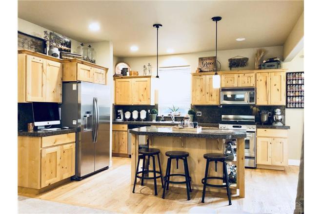 Bend condo rental: Hollygrape Escape - 4BR Home