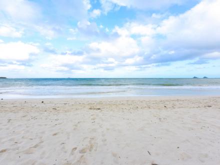 Honolulu vacation rental: Beachside Zen NEW MONTHLY SPECIAL