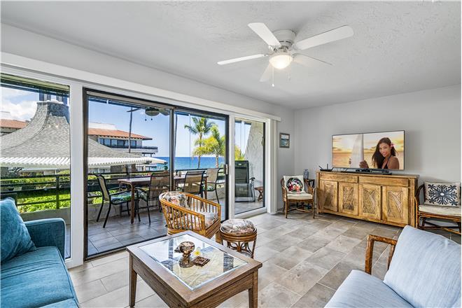 Kona condo rental: Casa de Emdeko - 1BR Condo Water View #235