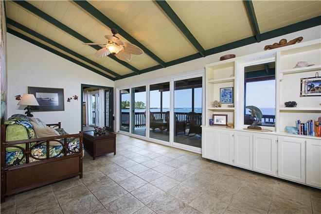 Kona vacation rental: The Cottage - 1BR Home Ocean Front