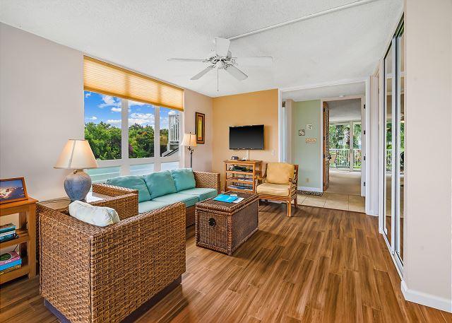 Princeville condo rental: Cliffs - 1BR Partial Ocean Views Condo #5201