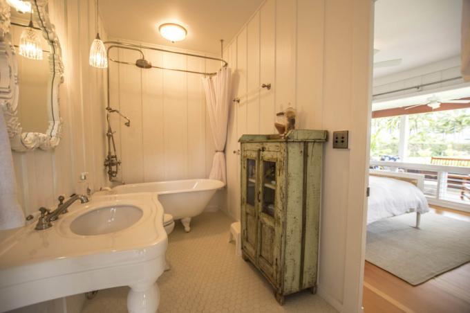 The Red House in Hanalei - 5BR Beachfront Home photo 2