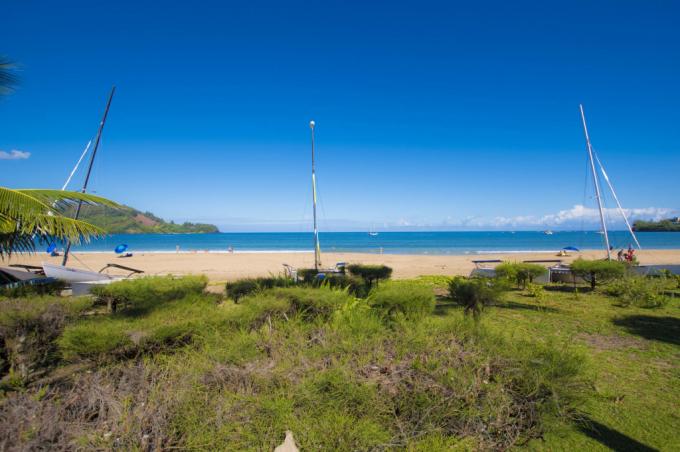 The Red House in Hanalei - 5BR Beachfront Home photo 5