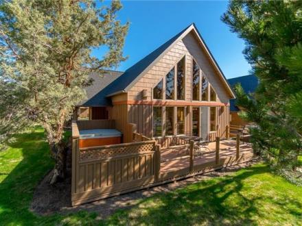 Redmond condo rental: Forest Ridge - 2BR Home + Private Hot Tub