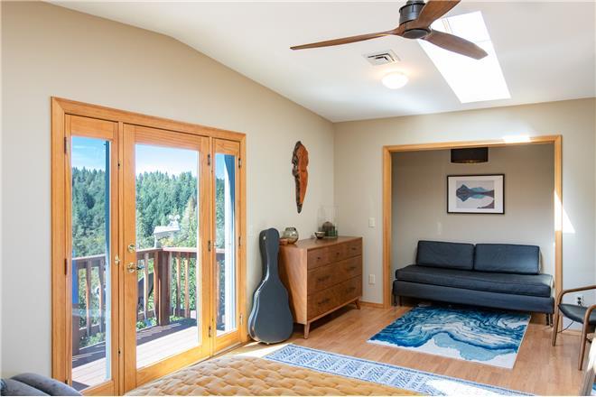 White Salmon vacation rental: The Oaks - 4BR Home + Private Hot Tub