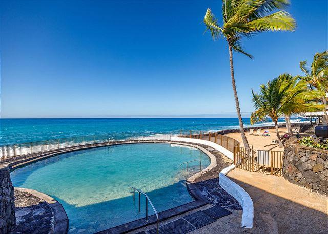 Kona condo rental: Casa De Emdeko - 2BR Condo Garden View #211