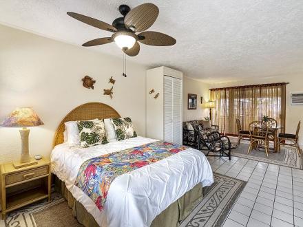 Kona condo rental: Kona Shores - Studio Garden View #203