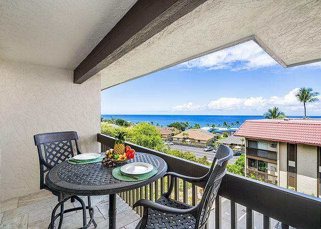 Kona condo rental: Kona Mansions - 2BR Townhome Ocean View #229