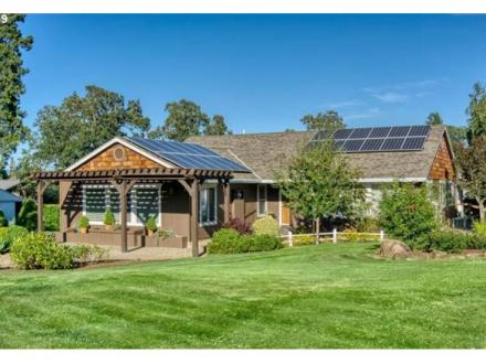 Hood River vacation rental: Sunset Farm - 4BR Home Mountain View
