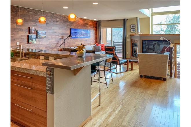 Mount Hood condo rental: Urban Loft - 3BR Townhome Mountain View