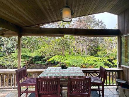 Volcano vacation rental: Maile Treehouse - 2BR Home King