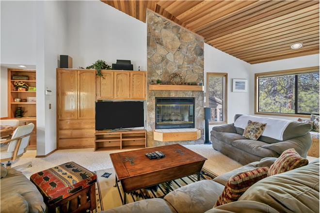 Bend vacation rental: 8 Crag Lane - 4BR Home