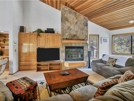 8 Crag Lane - 4BR Home