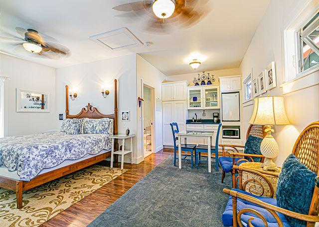 Volcano vacation rental: Dancing Bamboo Cottage - Studio Duplex