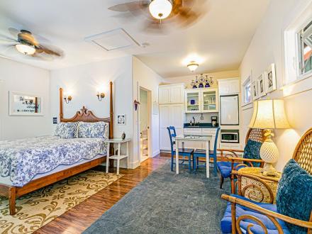 Volcano vacation rental: Dancing Bamboo Cottage - Studio Duplex