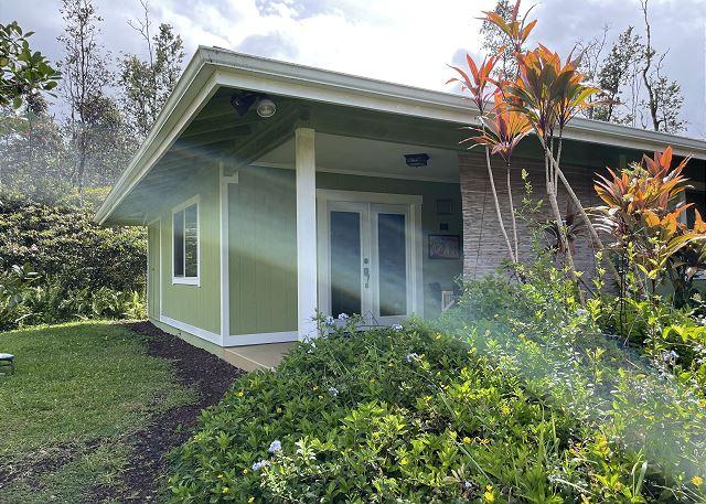 Keaau vacation rental: Barefoot Bungalow